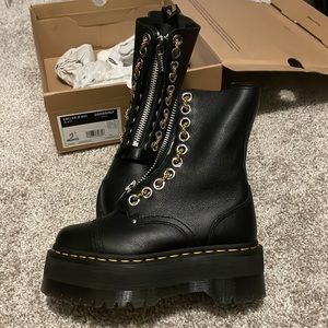 Dr.Martens Sinclair high max black boots.